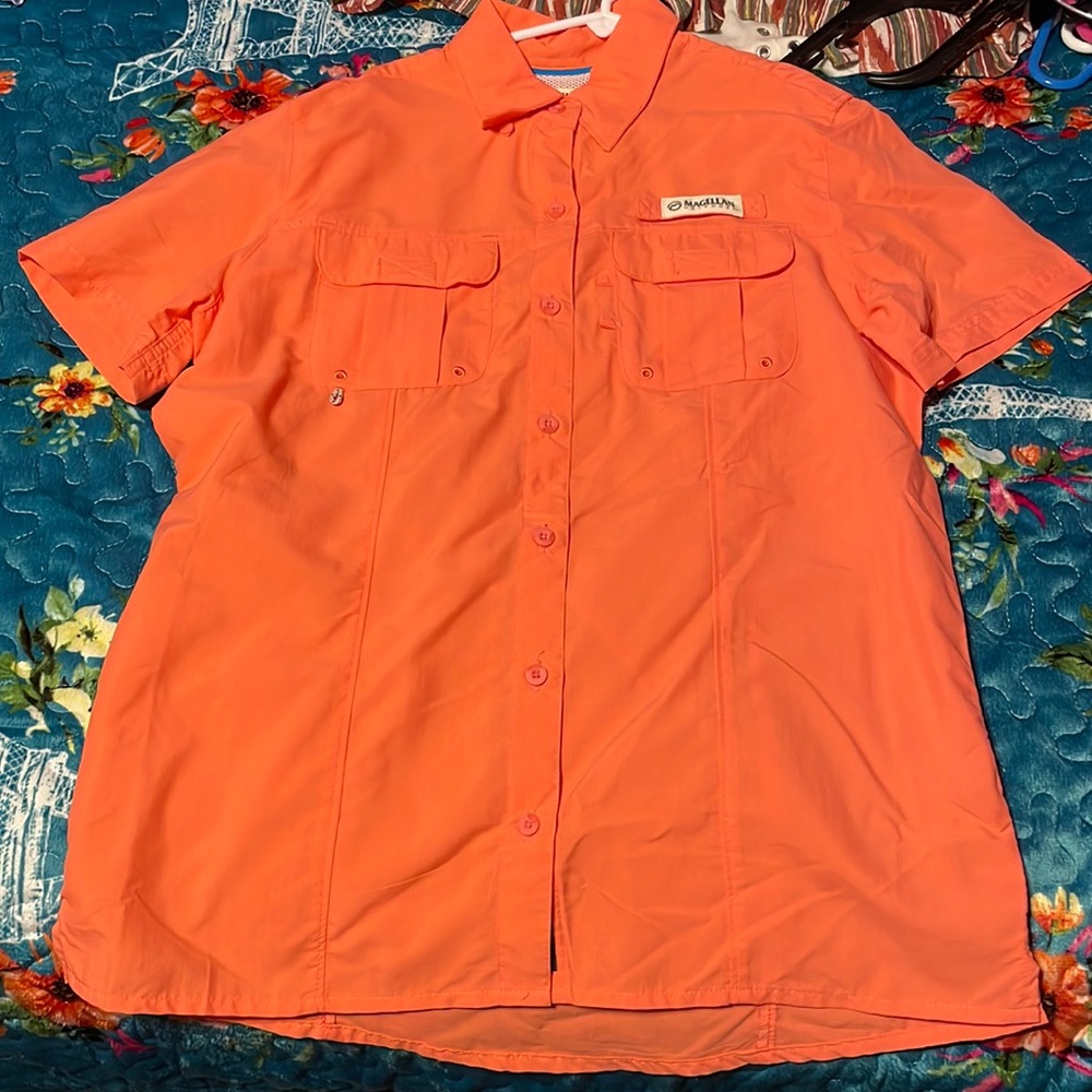 Brand new Magellan top for the summer. Dry fit and great for the heat